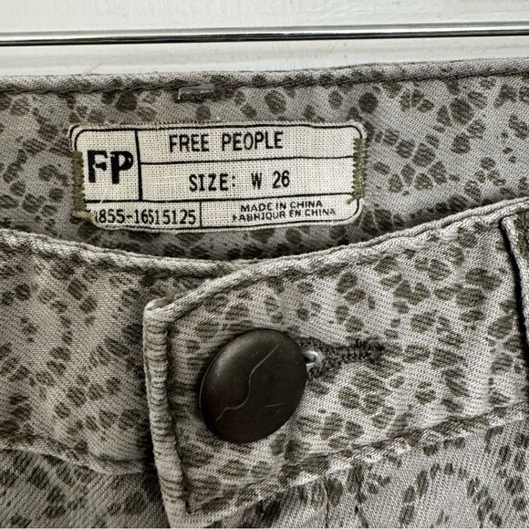 Free People Gray Paisley Print Size 26 Skinny Jeans With Zipper On Ankles - Picture 7 of 8